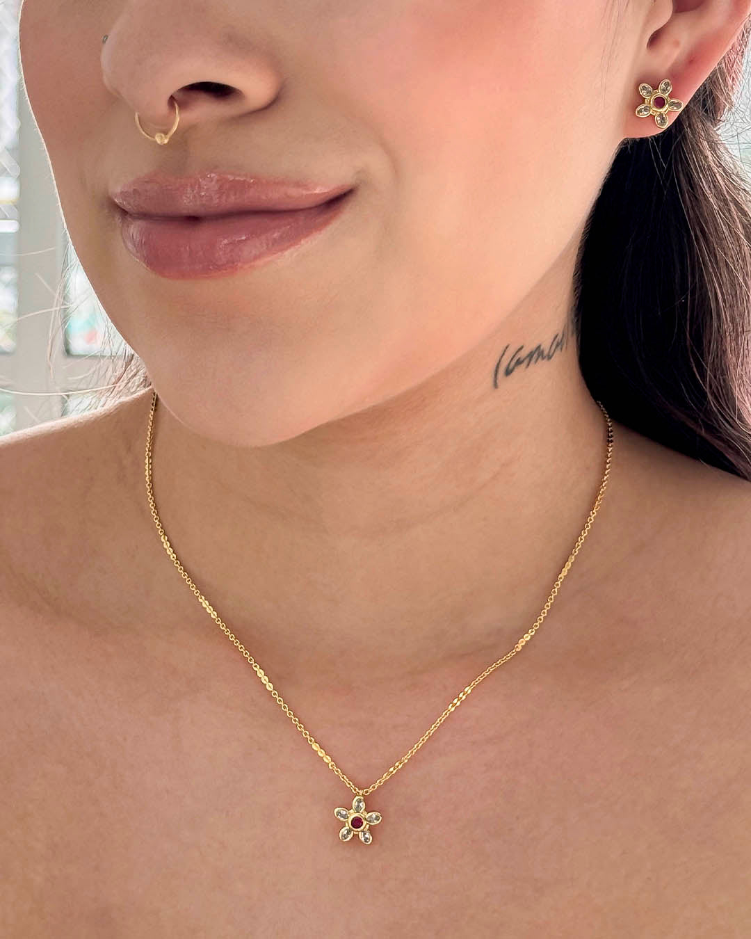 VALGATA set flor blanca circón fucsia